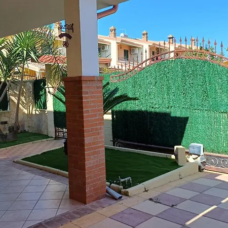 לינה וארוחת בוקר Villino Fatima 4*